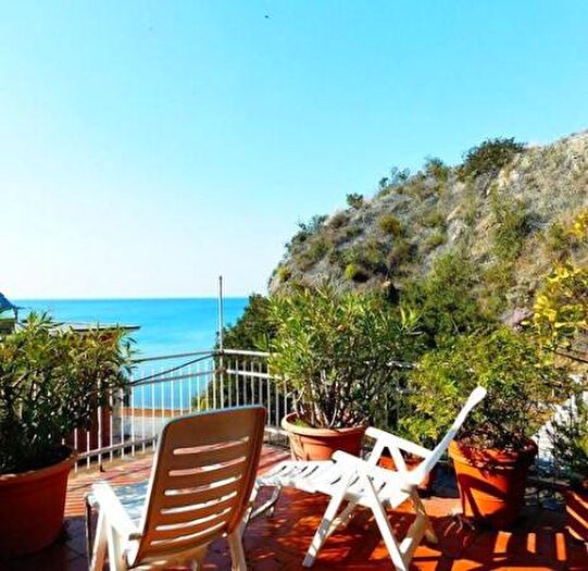 Appartamento trilocale in affitto in Levanto