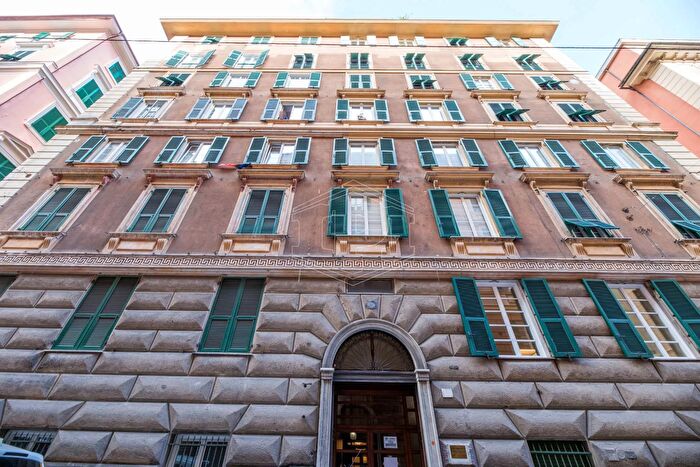 Appartamento con 7 locali in vendita in Via Caffaro, Genova