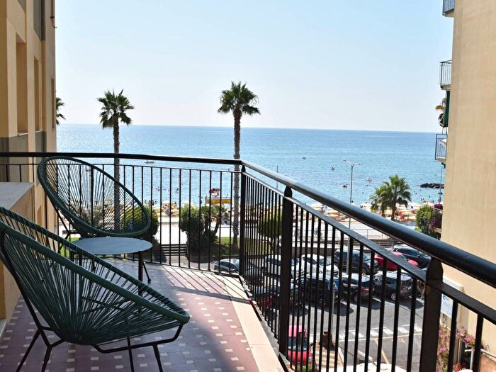 Appartamento quadrilocale in affitto in Piazzale Giuseppe Mazzini, Centro, Loano