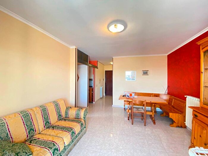 Appartamento trilocale in affitto in Via Renato Pastore, Cerenova, Cerveteri