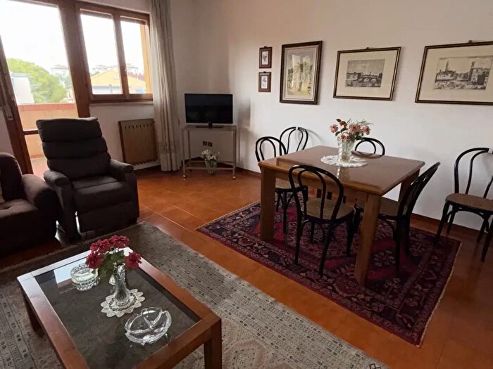 Appartamento con 5 locali in vendita in Via delle Viole, Senigallia