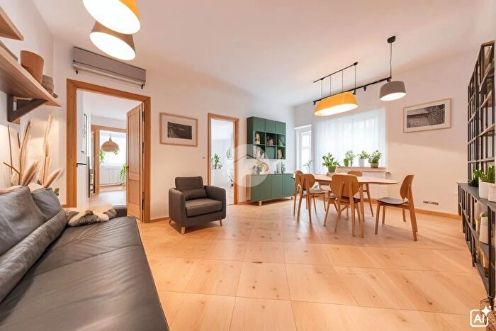 Appartamento quadrilocale in vendita in Via Elio Andrisco, Roma