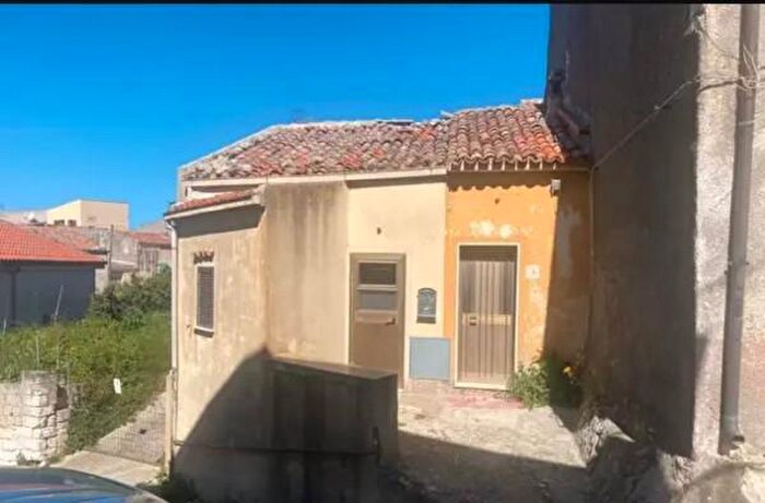 Casa trilocale in vendita in Via Lunga, Osilo