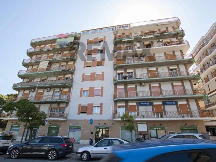 Appartamento con 6 locali in vendita in Viale Tica, Siracusa