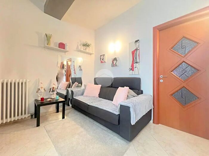 Appartamento trilocale in vendita in Via Foligno, Torino