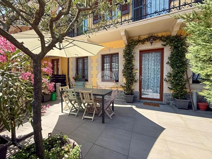 Casa con 5 locali in vendita in Via a Diaz, La Cassa