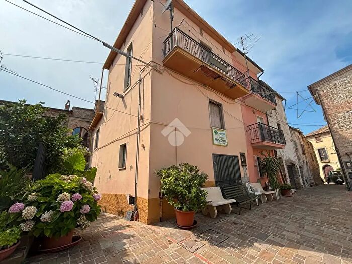 Casa trilocale in vendita in Piazza Portella, Castellalto