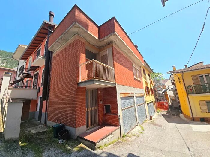 Casa bilocale in vendita in Via di Carlo, Pizzoli