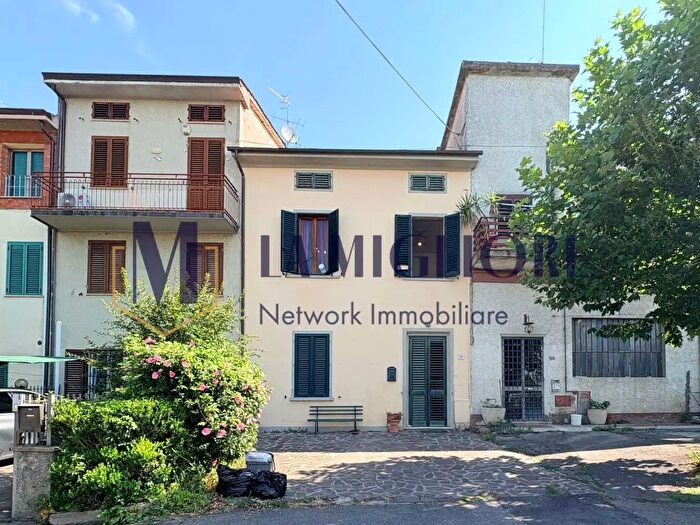 Appartamento con 6 locali in vendita in Prato