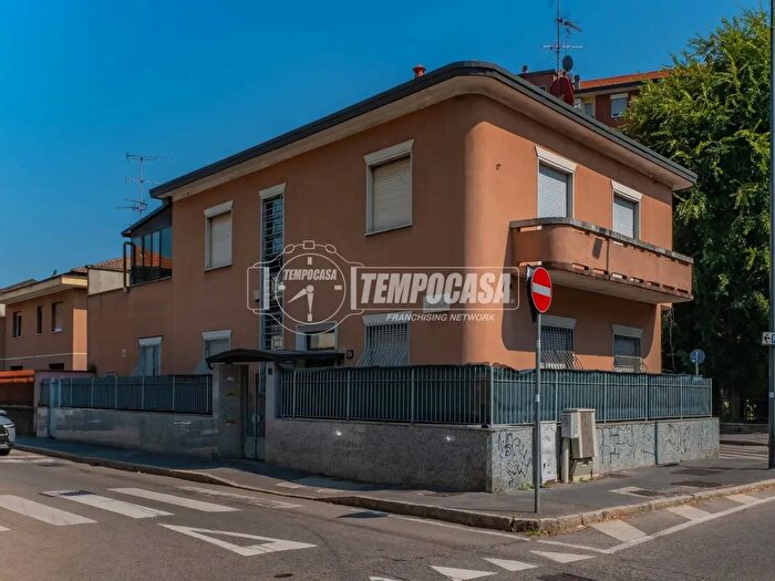 Casa con 7 locali in vendita in Via Brusuglio, Milano