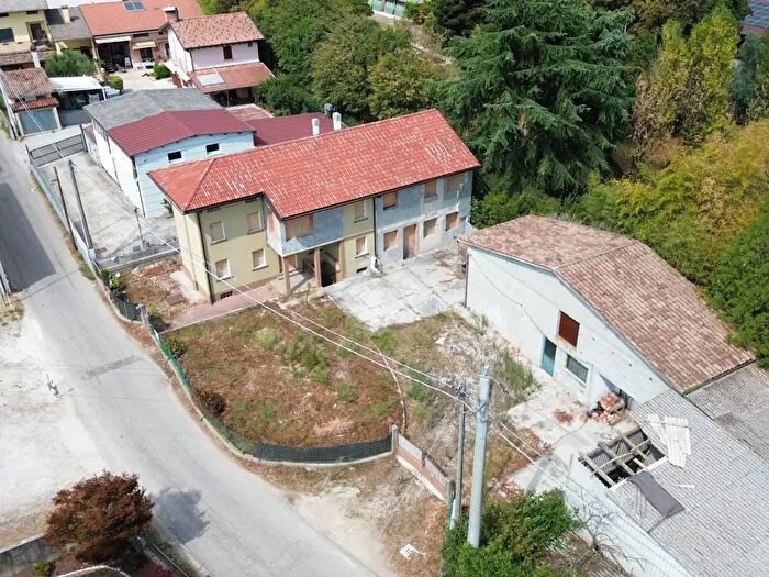 Casa con 6 locali in vendita in Via Casoni, Castelfranco Veneto