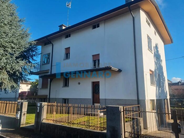 Casa con 8 locali in vendita in Via Pio Ferrari, Udine