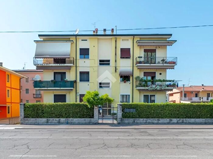 Appartamento quadrilocale in vendita in Via Cavour, Villafranca Di Verona
