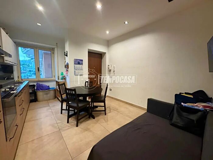 Appartamento trilocale in vendita in Via Diocleziano, Napoli