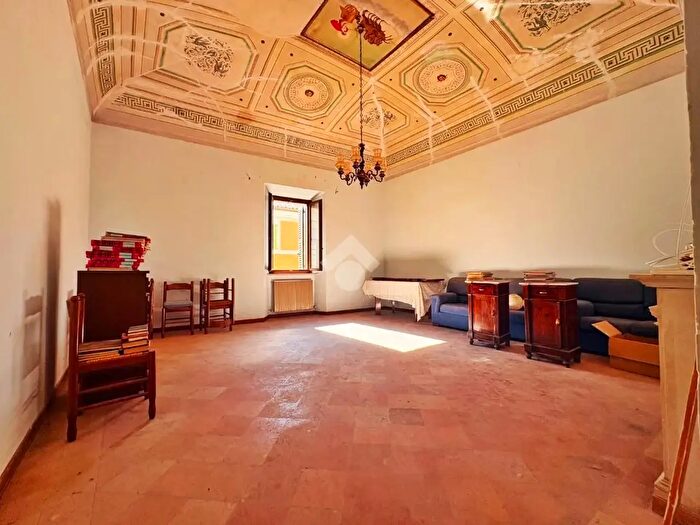 Casa con 8 locali in vendita in Corso Don Giovanni Minzoni, Sassoferrato