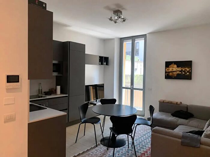 Appartamento trilocale in vendita in Viale Isonzo, Milano