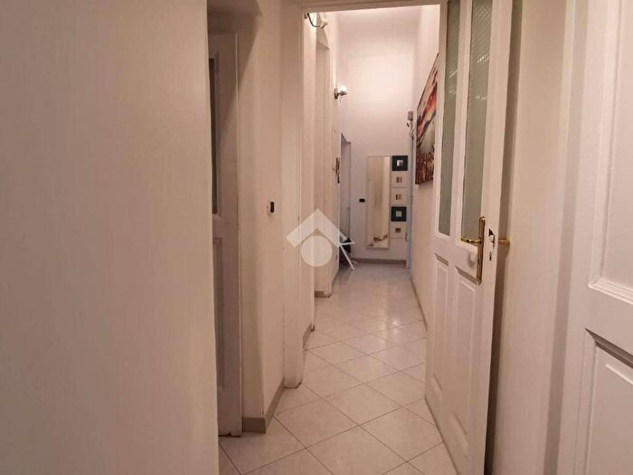 Appartamento bilocale in affitto in Via Potenza, Porto Municipio, Napoli