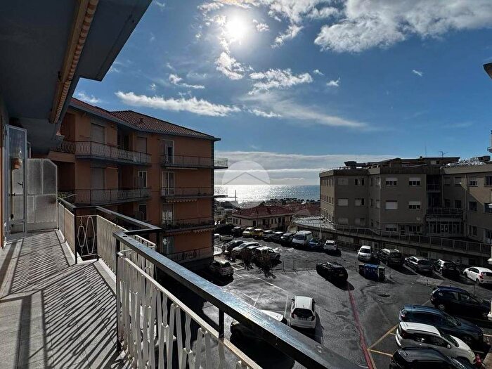 Appartamento con 5 locali in affitto in Via SantAgata, Porto Maurizio, Imperia