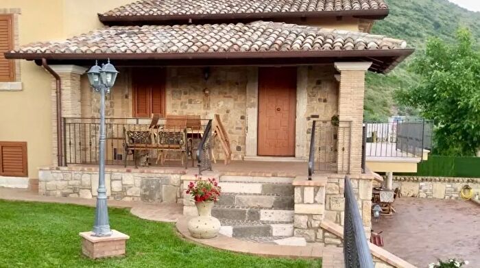 Casa con 6 locali in vendita in Cocuruzzo Fondi Cocuruzzo, Fondi