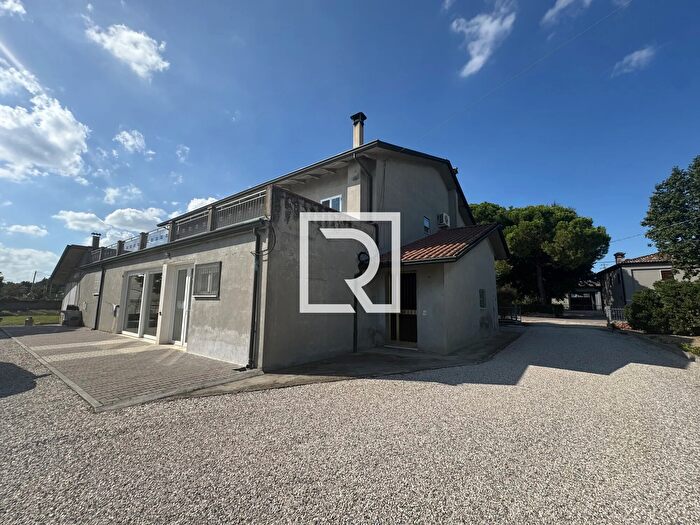 Casa con 8 locali in vendita in Vetreto Cesenatico, Cesenatico