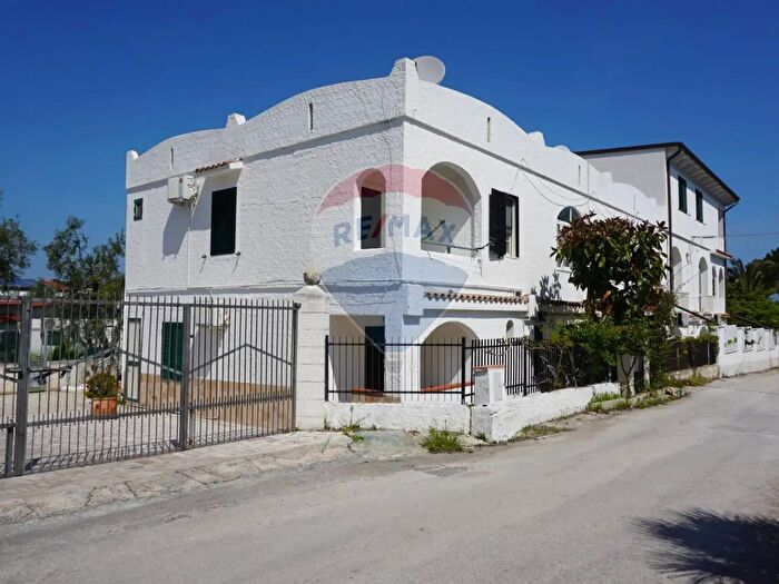 Appartamento quadrilocale in vendita in Località Defensola, Vieste