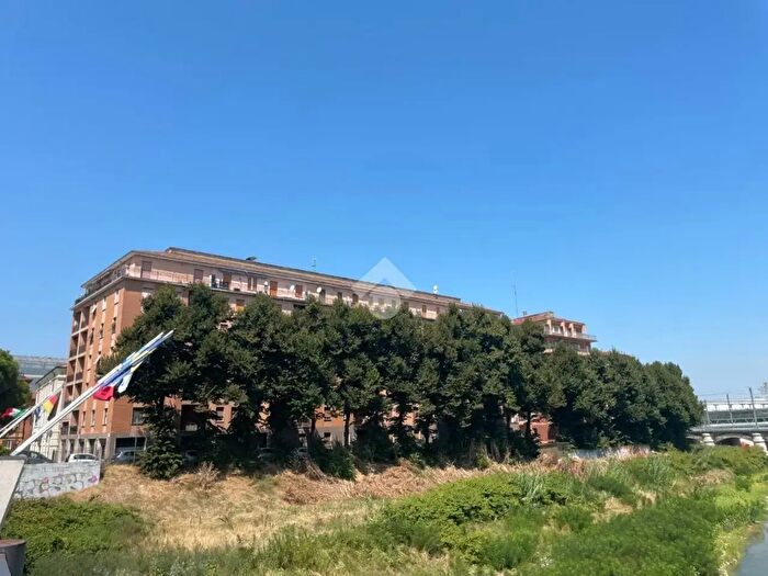 Appartamento trilocale in vendita in Via Pontremoli, Parma
