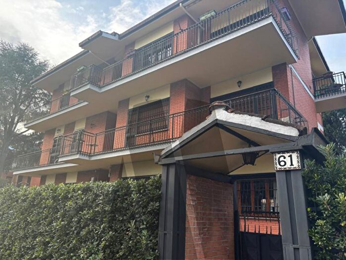 Appartamento con 5 locali in affitto in Via Oppido Mamertina, Appio Claudio Statuario, Roma