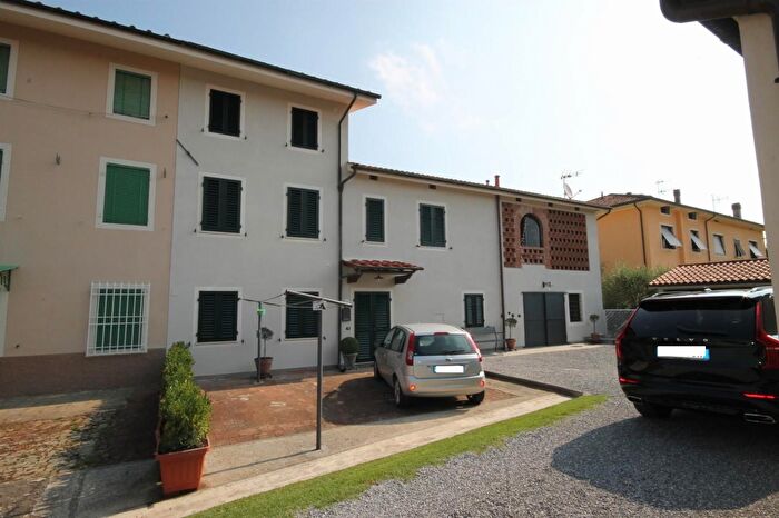 Casa con 10 locali in vendita in a della Chiesa in Marlia, Capannori