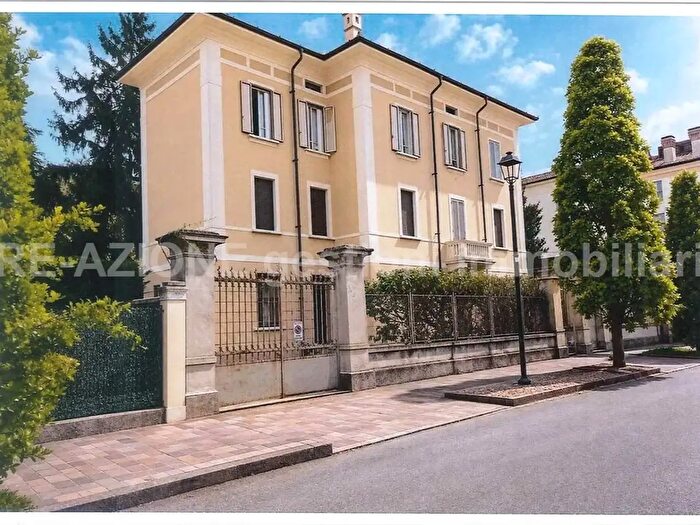 Appartamento trilocale in vendita in Via Gioppi, Mantova