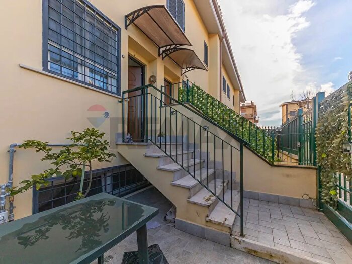 Casa con 5 locali in vendita in Via Geraci Siculo, Roma