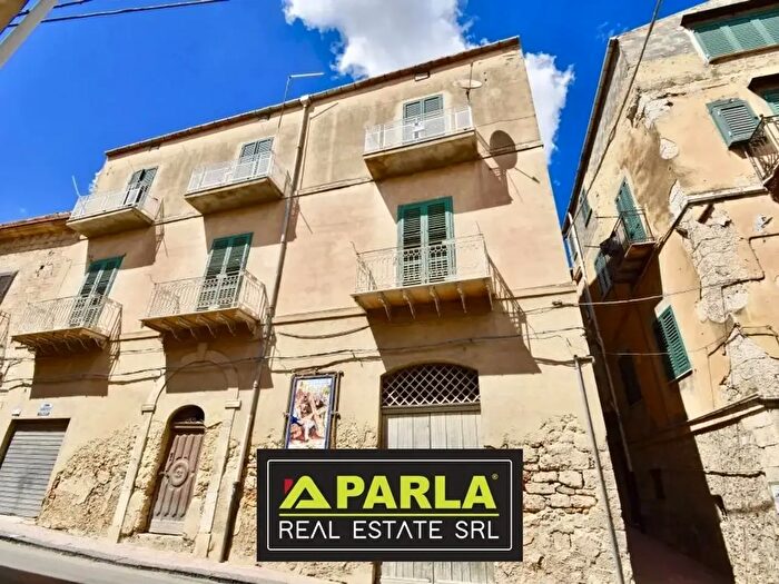 Appartamento con 6 locali in vendita in Via Torino, Canicatti