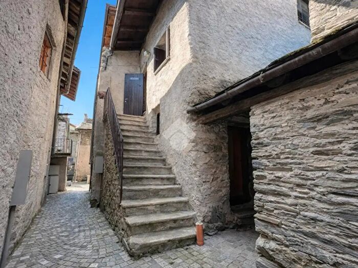 Casa bilocale in vendita in Contrada Somprato, Chiesa In Valmalenco