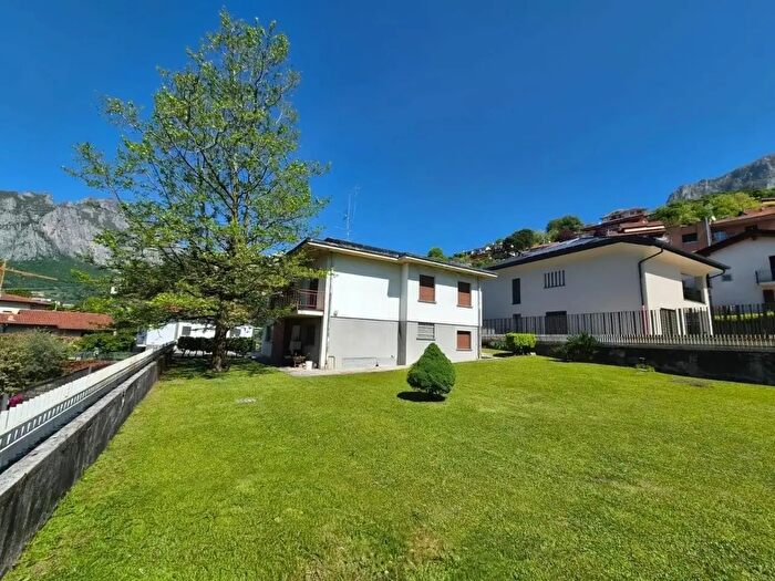 Casa con 8 locali in vendita in Via Cesura, Lecco