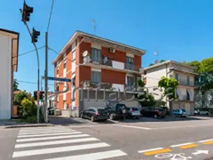 Appartamento con 6 locali in vendita in Via Alghisi, Carpi