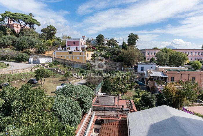 Appartamento con 7 locali in vendita in Via Posillipo, Napoli