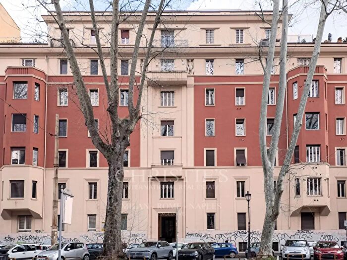Appartamento con 8 locali in vendita in Viale Angelico, Roma