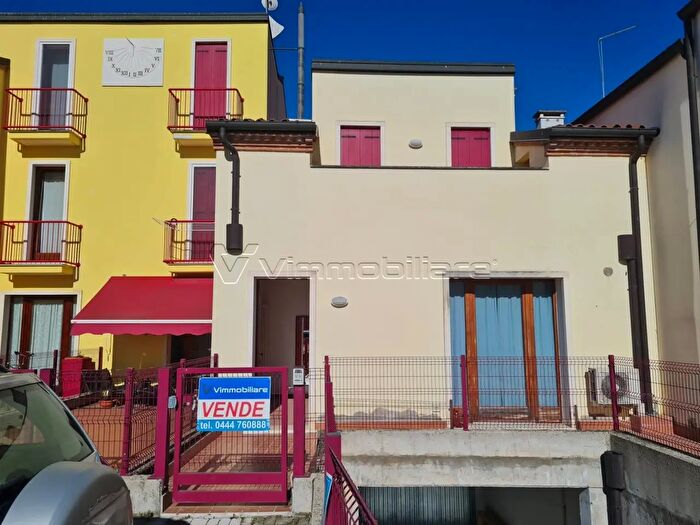 Casa quadrilocale in vendita in Via Cà Montanare, Barbarano Mossano