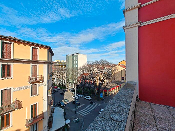 Appartamento trilocale in affitto in Via Spartaco, Cadore, Milano