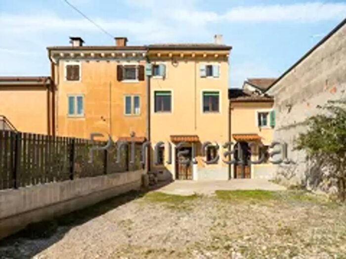 Casa con 5 locali in vendita in Via XXIV Maggio B, Colognola Ai Colli