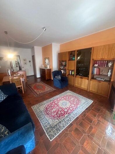 Appartamento con 6 locali in vendita in Carrara