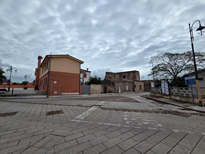 Casa con 12 locali in vendita in Via Grazia Deledda, Villaperuccio