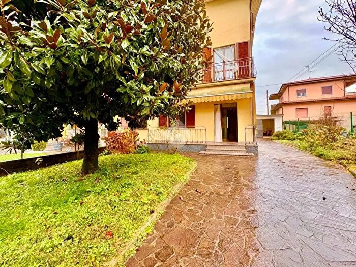 Casa trilocale in vendita in Via S Rocco, Levate