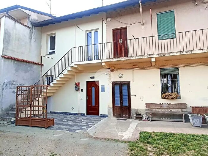 Casa bilocale in vendita in Via Roma, Magenta