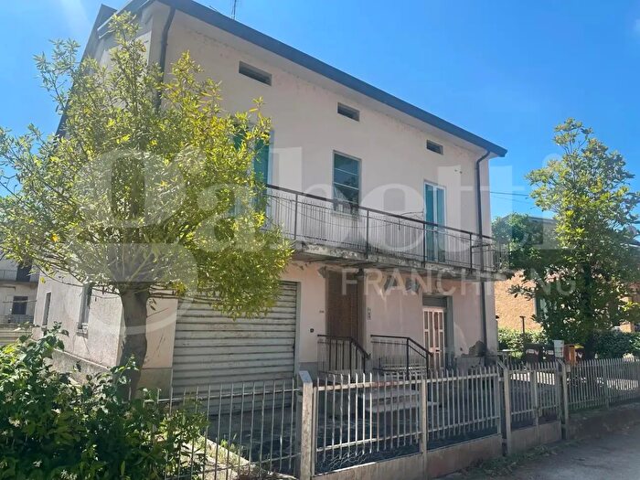 Casa quadrilocale in vendita in Via Achille Grandi, Cannara
