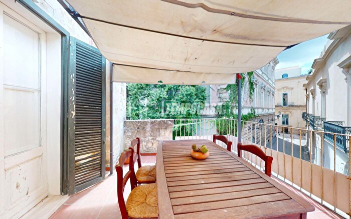 Appartamento trilocale in vendita in Vicolo Fieschi, Lecce