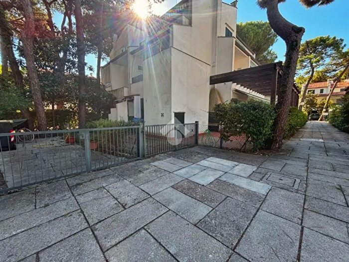 Appartamento trilocale in vendita in Viale Umberto Giordano, Comacchio