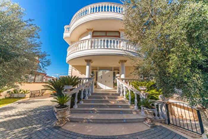 Casa con 5 locali in vendita in Largo Monreale, Roma