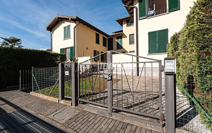 Appartamento trilocale in vendita in Via Alessandro Volta, Anzano Del Parco