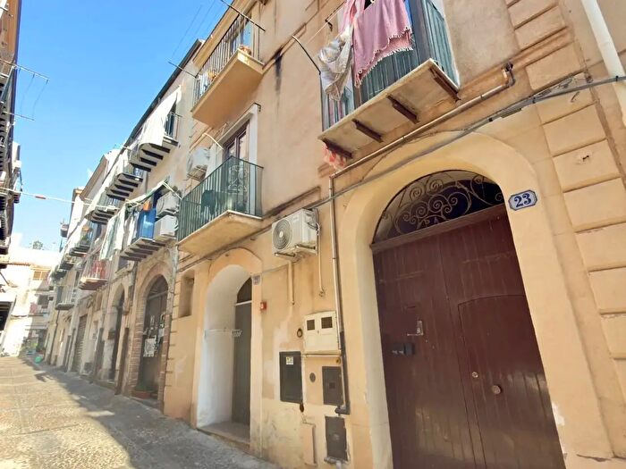 Appartamento trilocale in vendita in Via Porto Salvo, Cefalu'