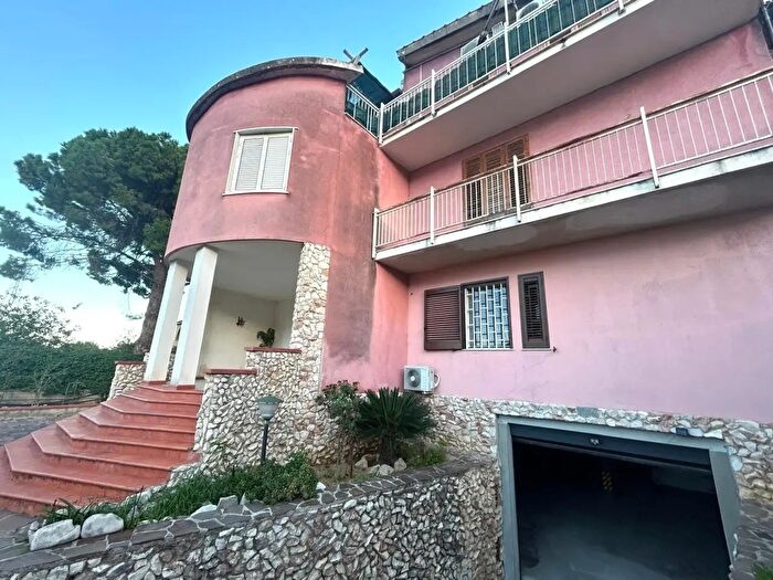 Appartamento con 6 locali in vendita in Via Molara, Palermo